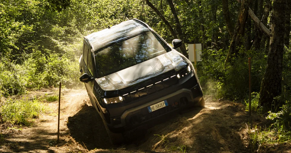 Le Jeep Compass 4xe est électrique mais mérite-t-il le maillot du meilleur grimpeur ?