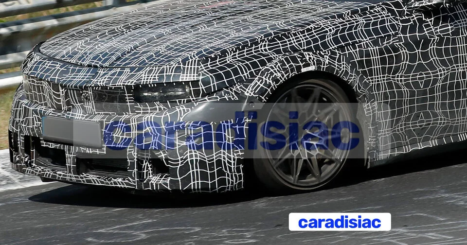 Pour répondre aux performances des sportives électriques, BMW va renouveler sa M3 qui va conserver son bloc six cylindres en ligne biturbo.