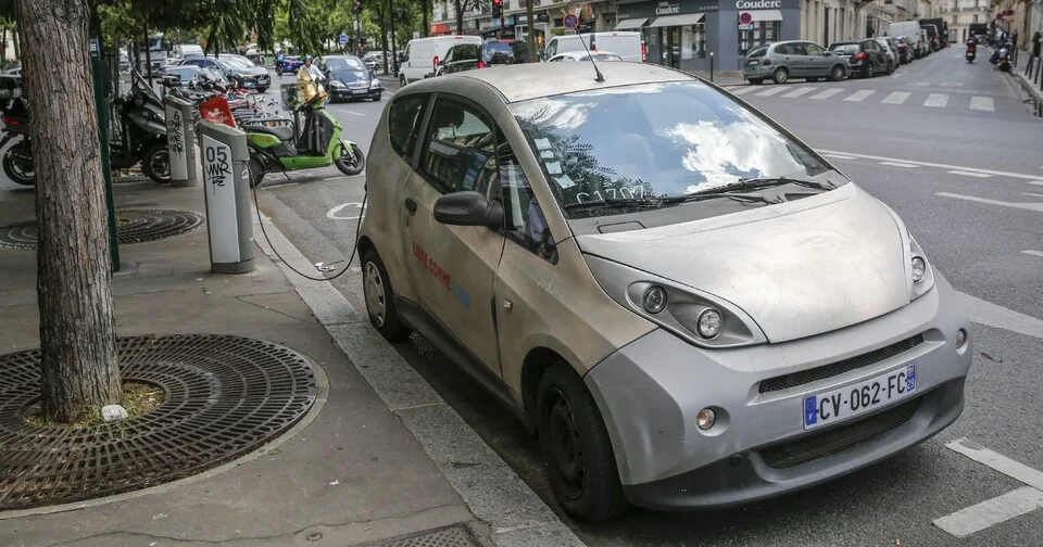 Un service d’autopartage va faire son retour en Île-de-France, mais en évitant le fiasco d’Autolib