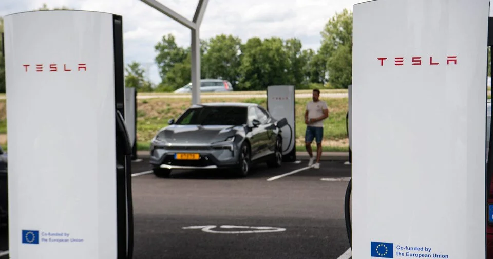 Quelles bornes de charge Tesla sont gratuites près des incendies pour « faciliter les évacuations » ?