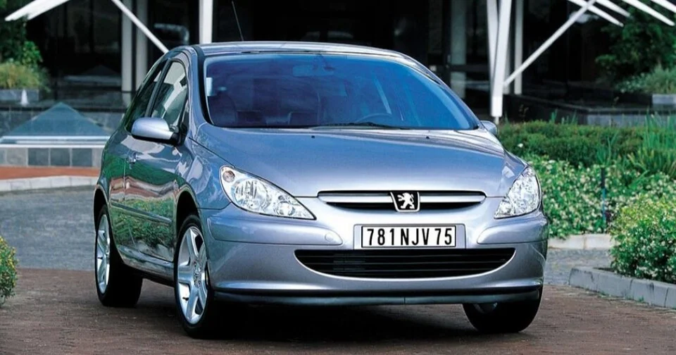 Mais quelle est donc cette Peugeot puissante, fiable, économique et pratique pour les vacances ?