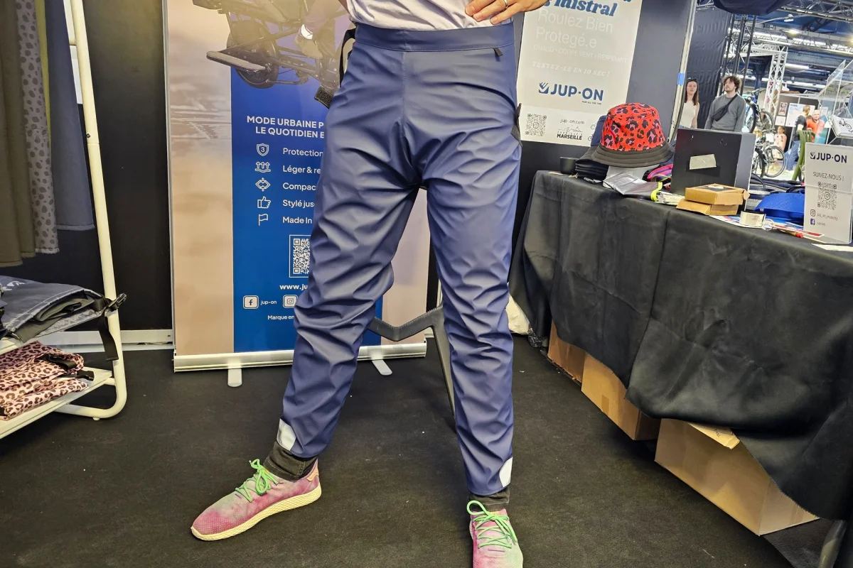 JUP-ON Urbanleg : un surpantalon vélo marseillais, rapide à enfiler et coupe-vent