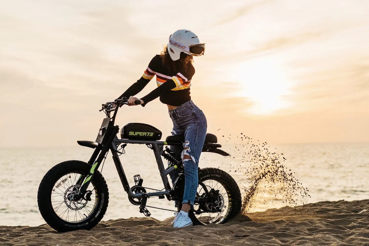 Limite à 750 W et 32 km/h assistés… comment ces « vélos » atteignent-ils 65 km/h ?
