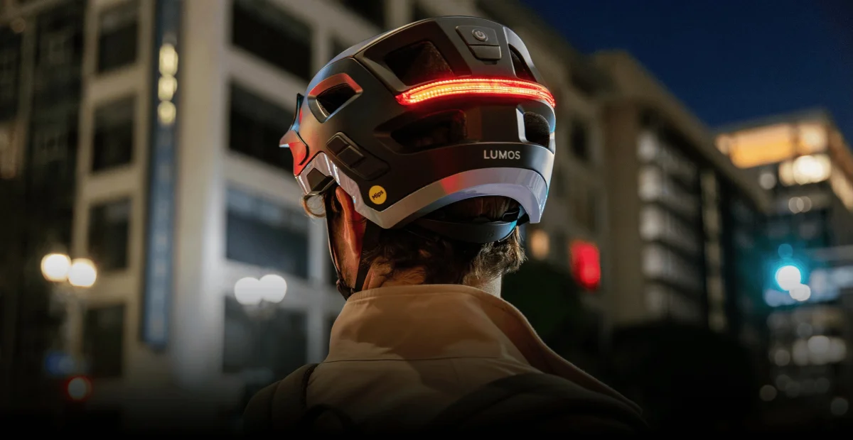 Lumos Sonorus : ce casque vélo parle à vos amis et avertit les voitures quand vous freinez ou tournez