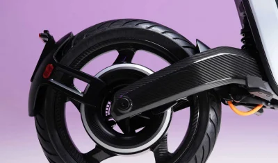 Cette moto électrique allemande mise tout sur le carbone, le logiciel… et un tarif premium