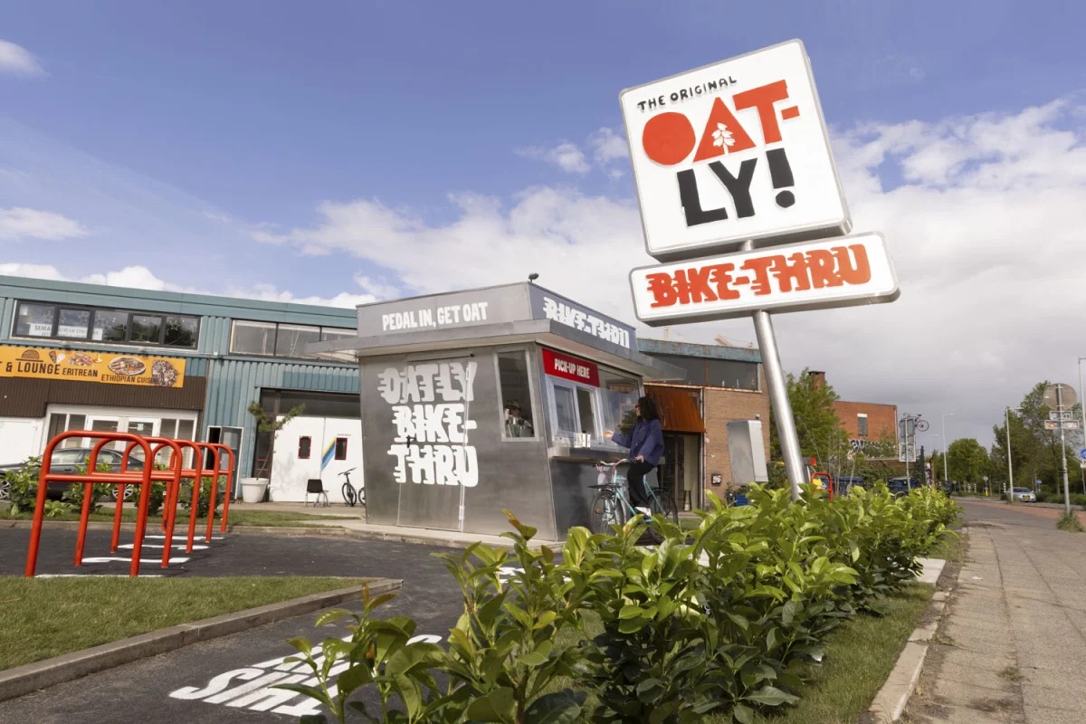 Après le McDrive, Amsterdam invente le drive-thru pour vélos