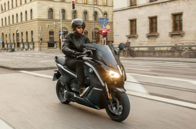 BMW rappelle ses scooters électriques : un simple câble pourrait provoquer un départ de feu