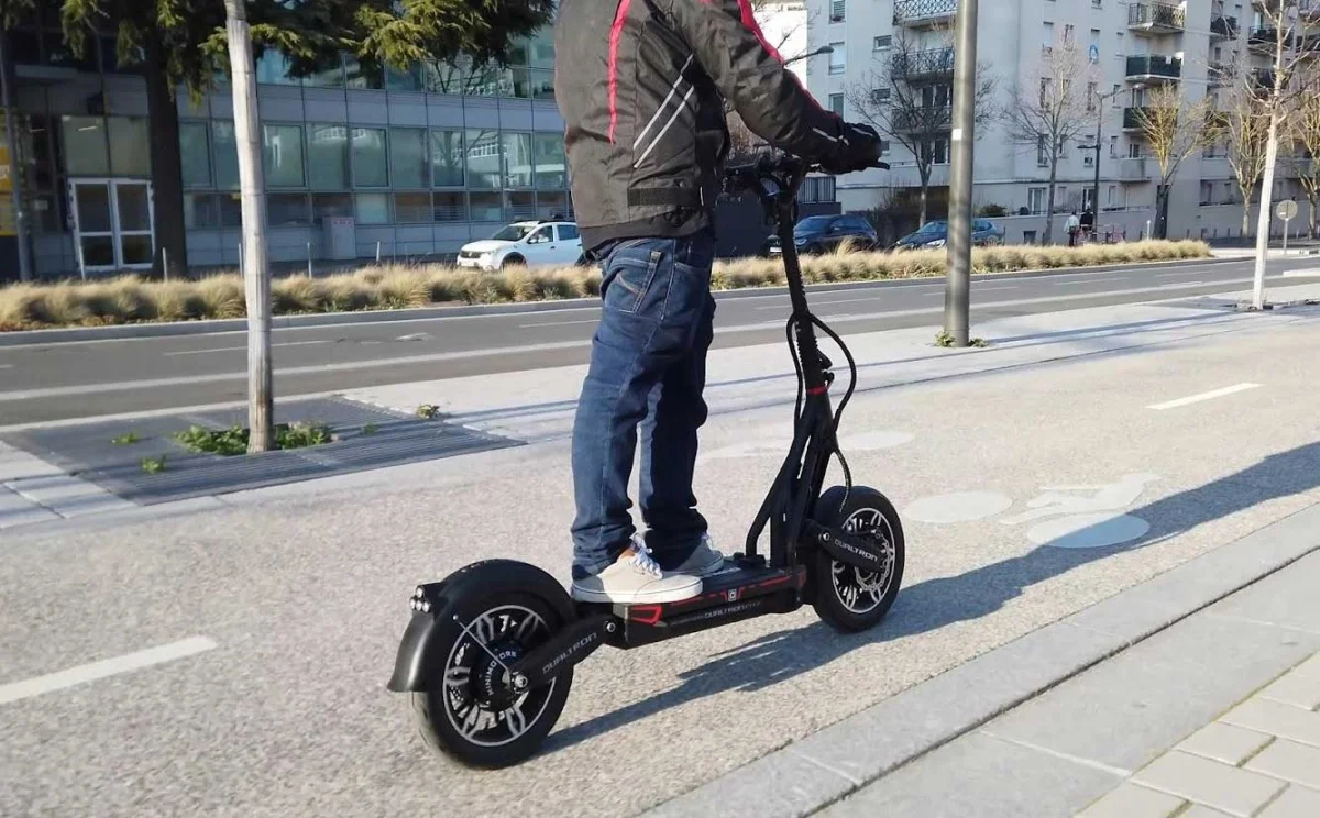 Casque obligatoire, 150 € d’amende : les maires durcissent le ton sur les trottinettes