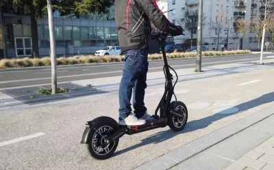 Casque obligatoire, 150 € d’amende : les maires durcissent le ton sur les trottinettes