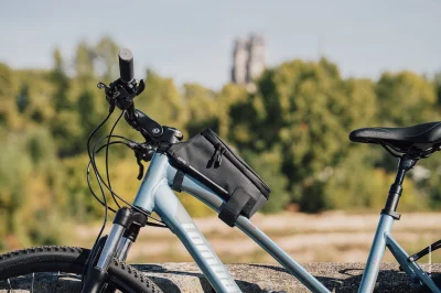 Ces sacoches vélo permettent enfin d’utiliser son smartphone sans s’arrêter