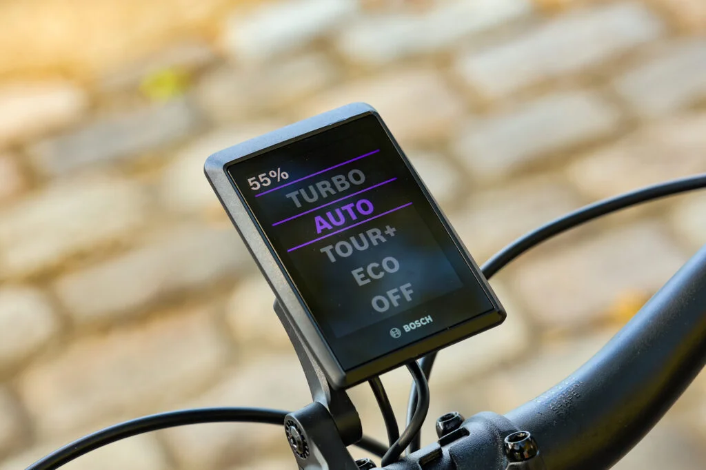 Le vélo électrique n’améliore pas toujours la santé : évitez le mode turbo !