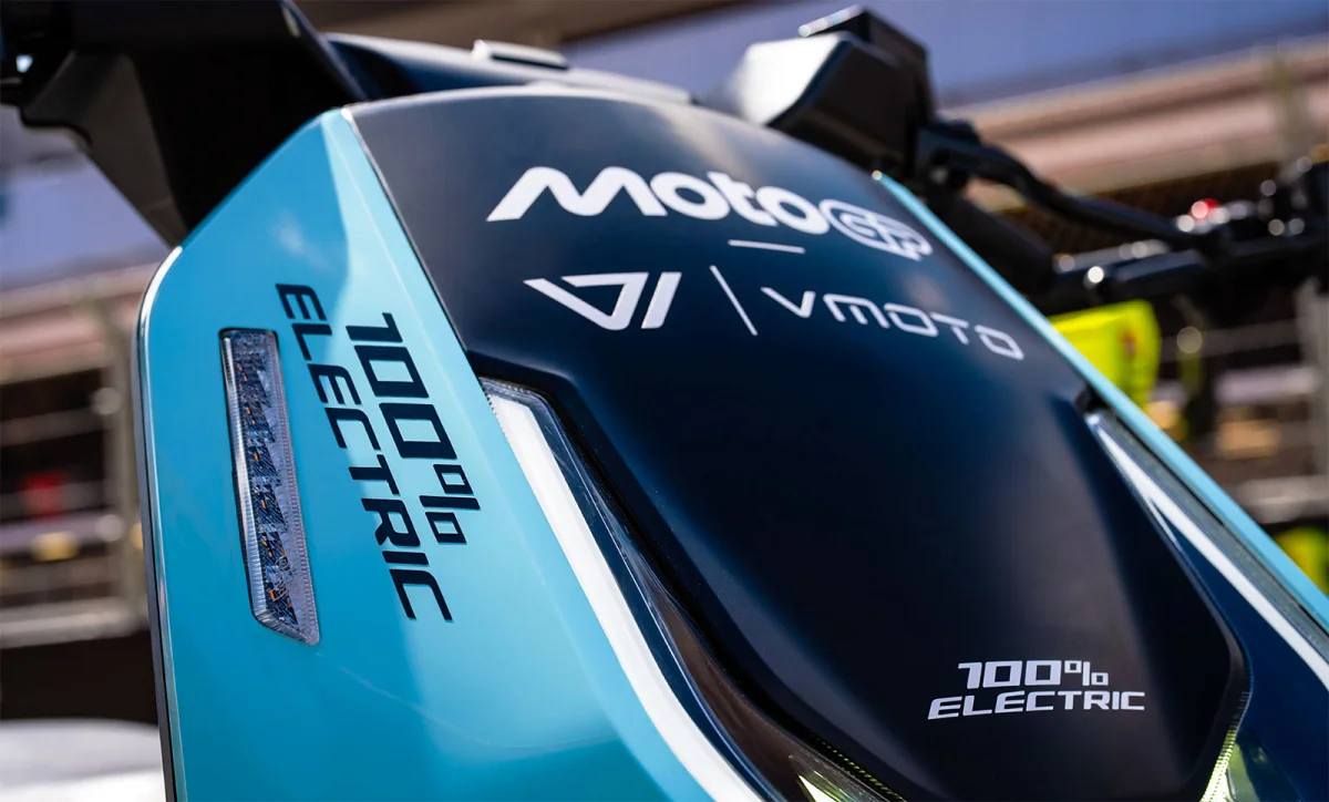 MotoGP mise sur Vmoto : trois scooters électriques collector arrivent bientôt