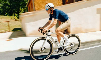 1 500 W de puissance… ce vélo de route électrique à moteur DJI Avinox envoie du très lourd