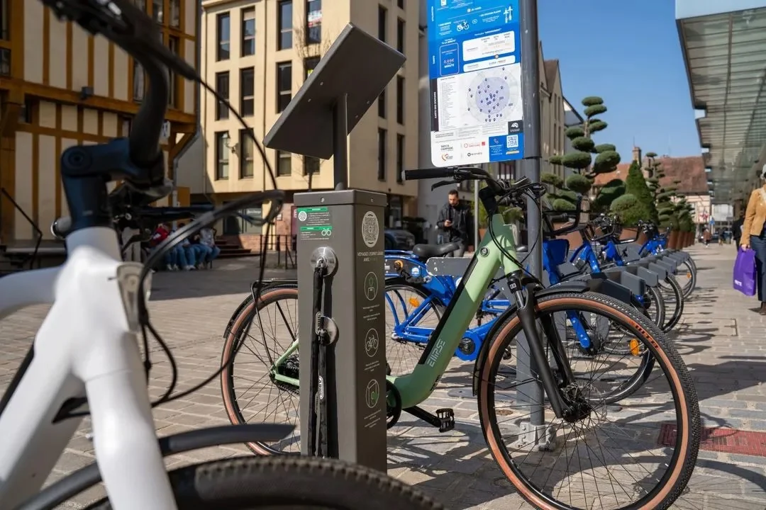 V-Lock, la borne autonome qui bloque votre vélo en moins de 30 secondes