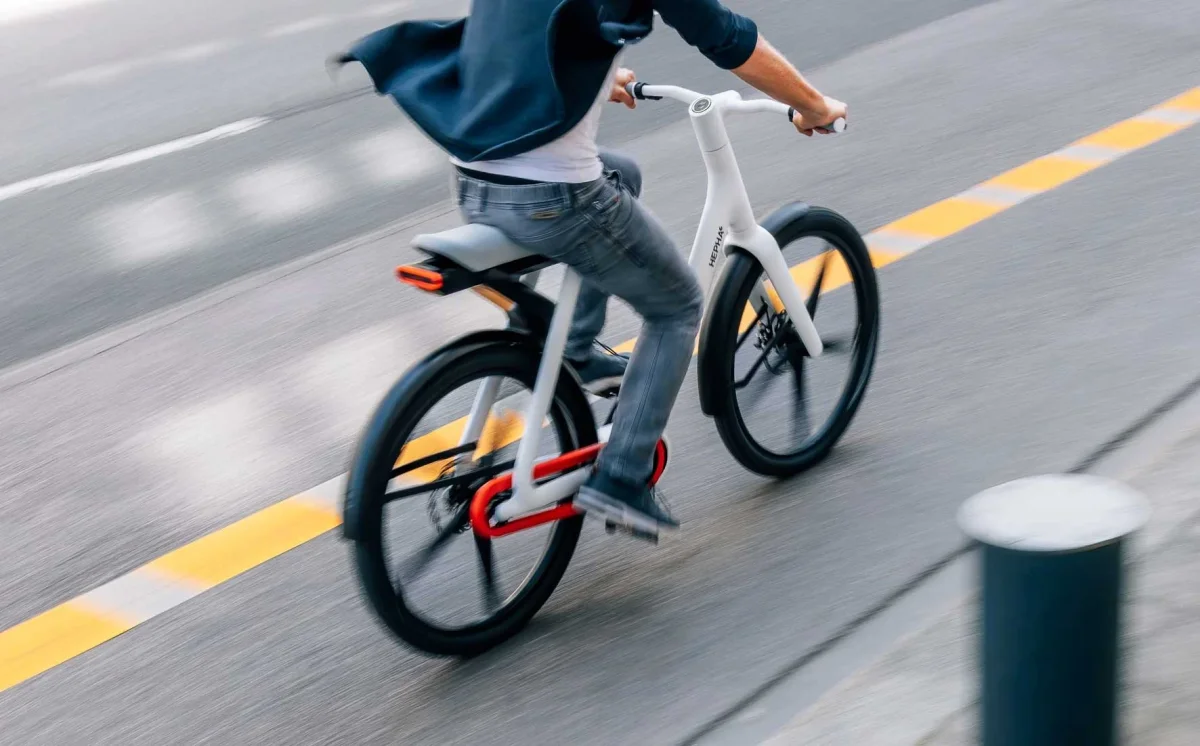Transmission automatique, recharge en 15 minutes… le Hepha Urban X réinvente le vélo électrique