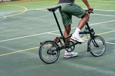 Decathlon entre chez Brompton : pourquoi ce partenariat pourrait tout changer pour le roi du vélo pliant