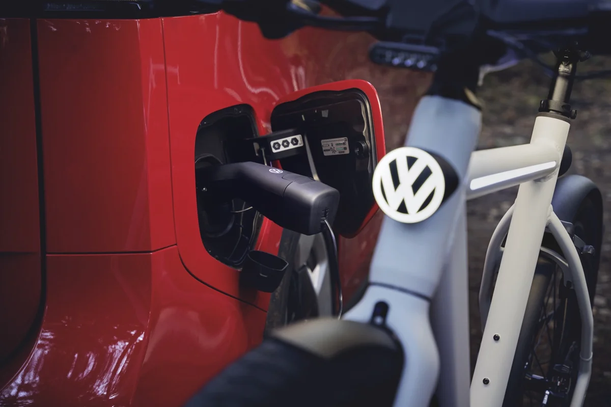 Volkswagen ne lance pas une voiture… mais deux vélos électriques bourrés de technologies inédites