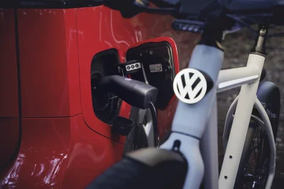 Volkswagen ne lance pas une voiture… mais deux vélos électriques bourrés de technologies inédites