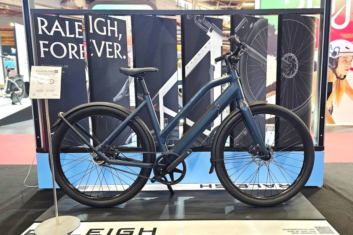 Ennemi de VanMoof et Cowboy, ce vélo électrique connecté arrive en France… et son prix va faire mal !