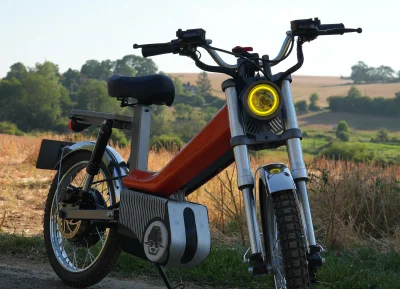 Alors que le Peugeot 103 électrique se fait attendre, ce jeune Français relance la mob en version électrique