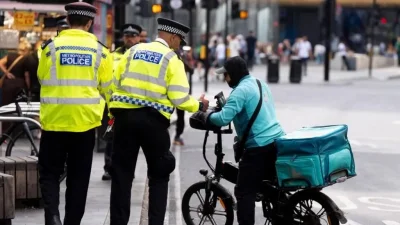 Vélos électriques débridés : Londres lance une répression qui pourrait inspirer la France
