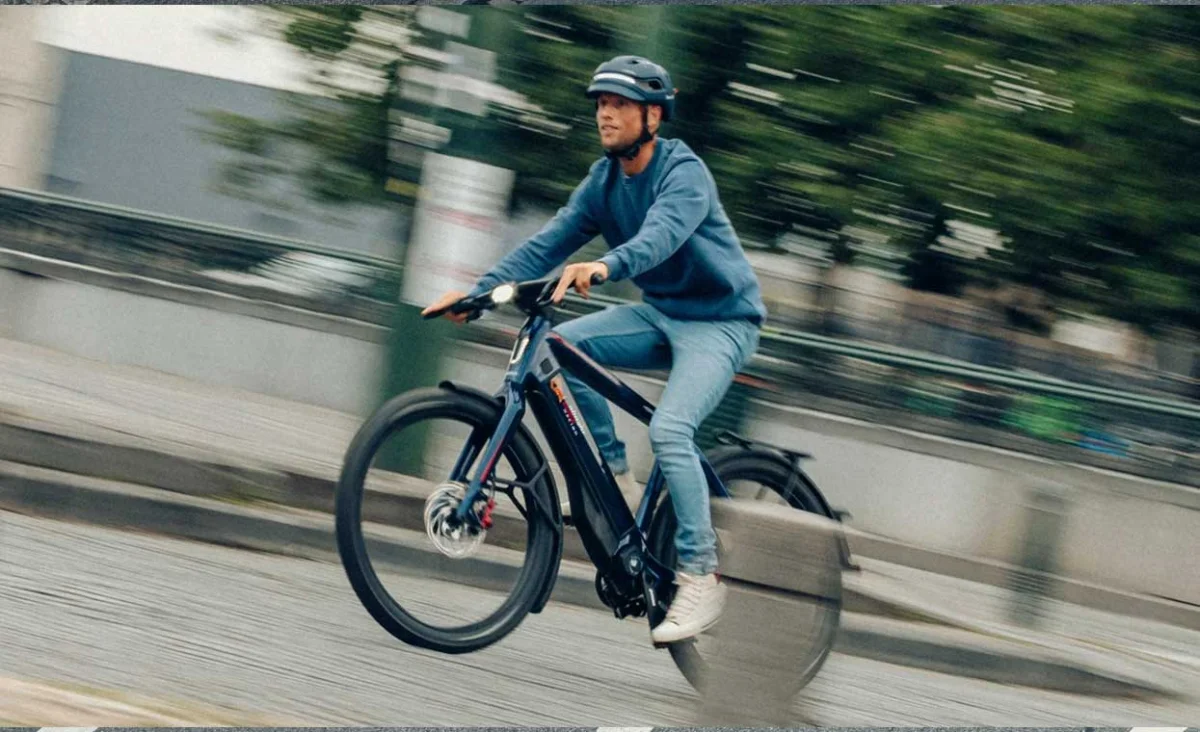 Les Belges se ruent sur ce vélo électrique à 45 km/h, pendant que la France l’ignore
