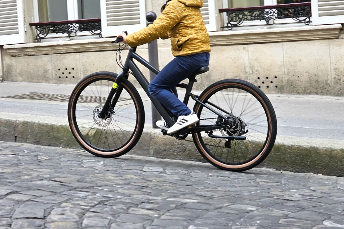 Face à Decathlon et Intersport, Woom parie sur le vélo enfant premium
