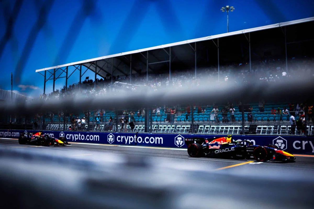 Hadjar subit déjà la loi de Verstappen chez Red Bull