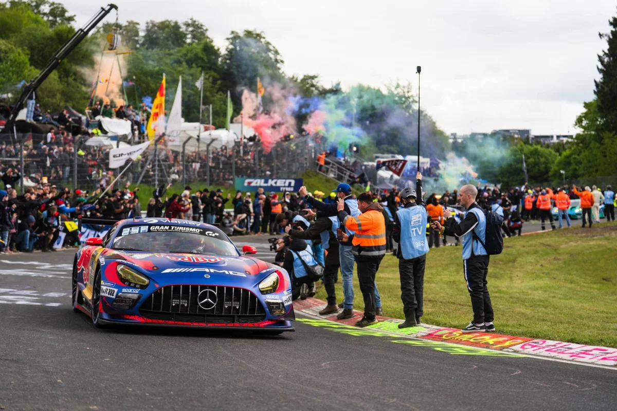 Verstappen s’effondre lors des 24h du Nürburgring