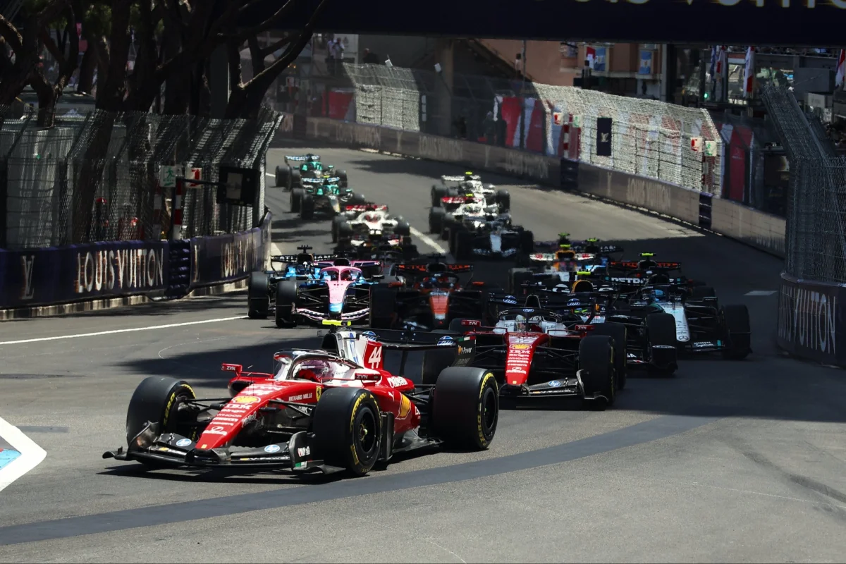 Pourquoi Hamilton n’a pas les mêmes problèmes de freins que Leclerc chez Ferrari
