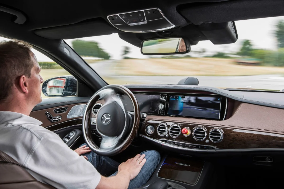 Mercedes-Benz veut déployer la conduite automatisée en ville dès 2026 