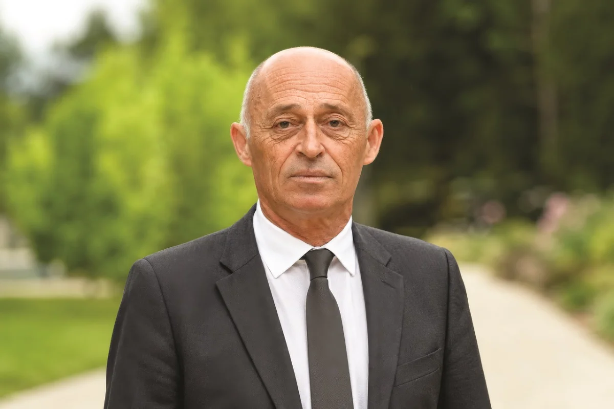 Bernard Jullien, économiste : "Faire appel aux constructeurs chinois en Europe est une forme de renoncement"