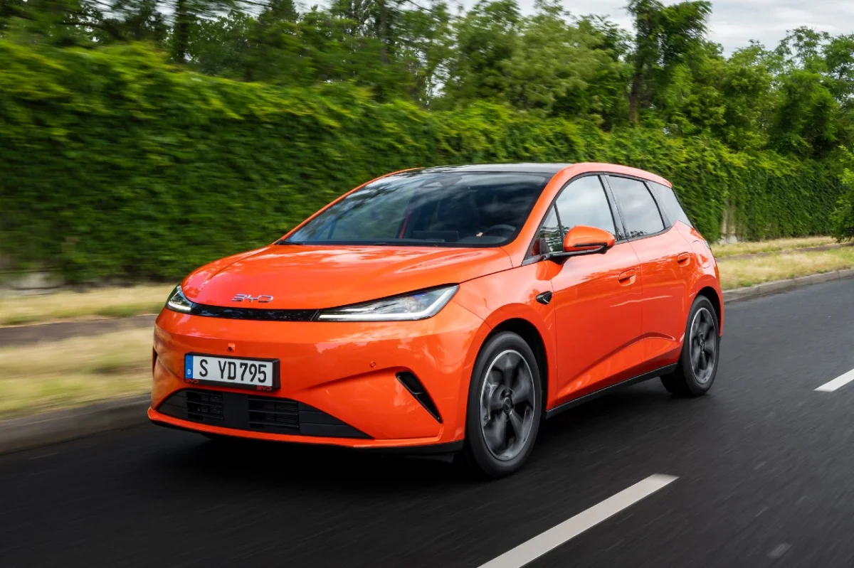 BYD frappe fort avec la Dolphin G DM-i, première citadine hybride rechargeable d’Europe