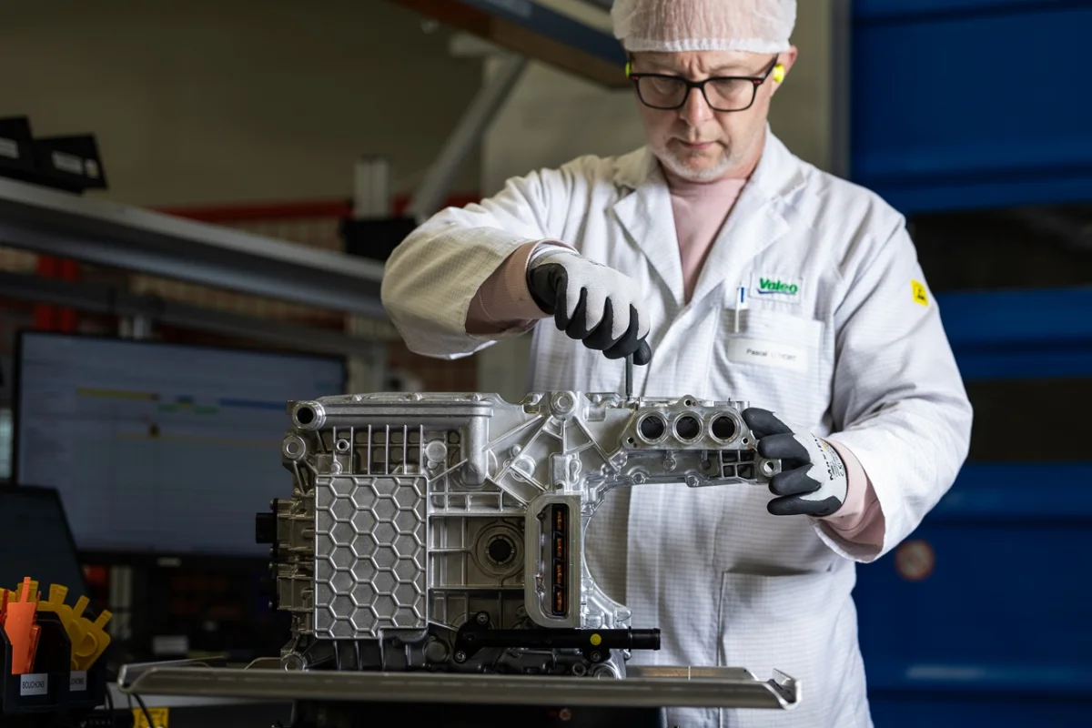 Valeo va produire des cerveaux de voitures électriques "made in France"