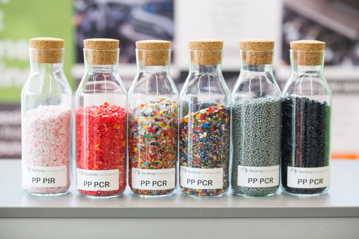 Plastiques recyclés : le Parlement européen donne plus de temps aux constructeurs