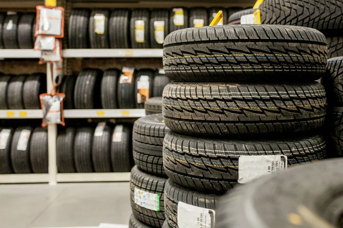 L'Europe ajoute des droits de douane sur les pneus chinois