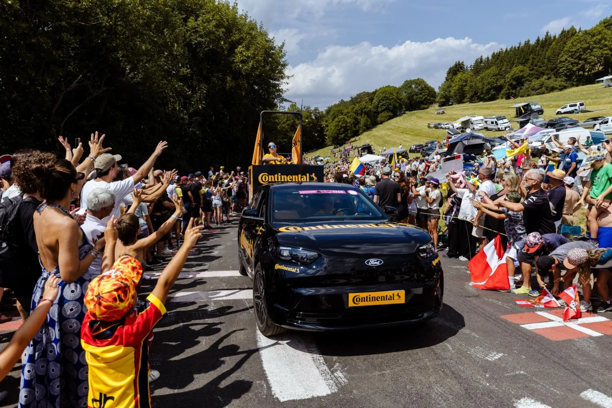 Continental et Ford font rouler la caravane du Tour de France à l’électrique