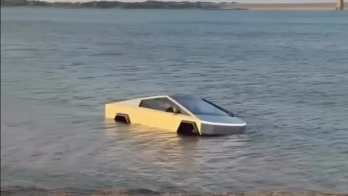 Il confond les capacités amphibies de son Tesla Cybertruck avec un vrai bateau