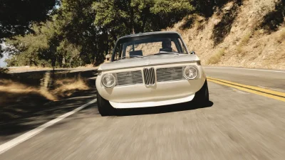 Son of Cobra : l’artisan qui sculpte seulement deux BMW 2002 en carbone par an