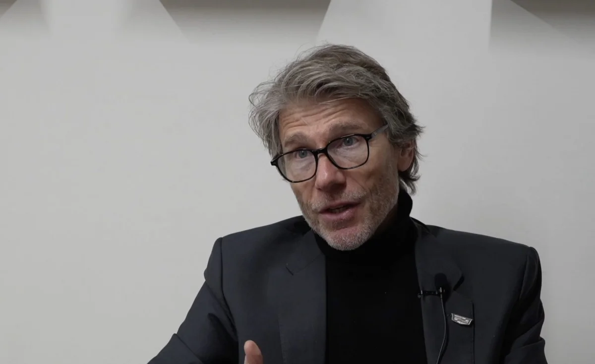 Cadillac, une marque en pleine offensive : route, piste et Formule 1 l’interview de Jean-Pierre Diernaz