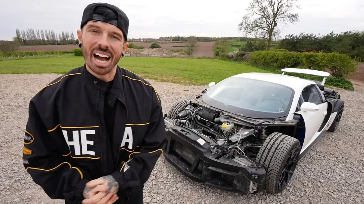 Un YouTuber révise sa Bugatti Veyron pour 1 600 $ au lieu de 25 000 $ en contournant le réseau officiel