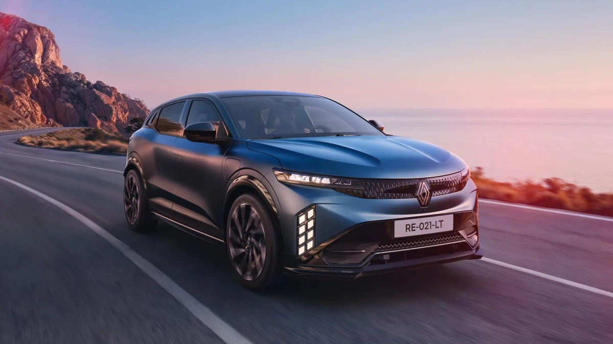 Renault améliore techniquement sa Mégane E-Tech et la transforme visuellement
