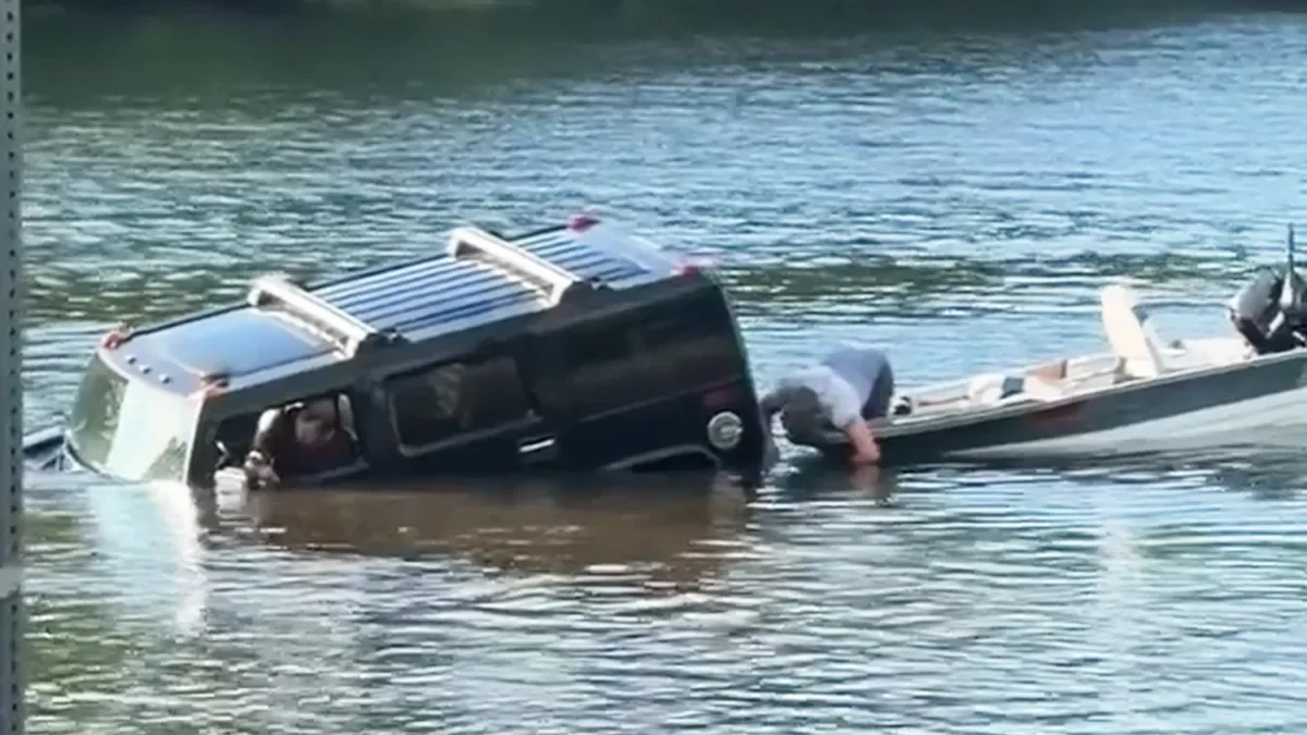 Un Hummer H3 coulé en quelques secondes lors d’une mise à l’eau catastrophique