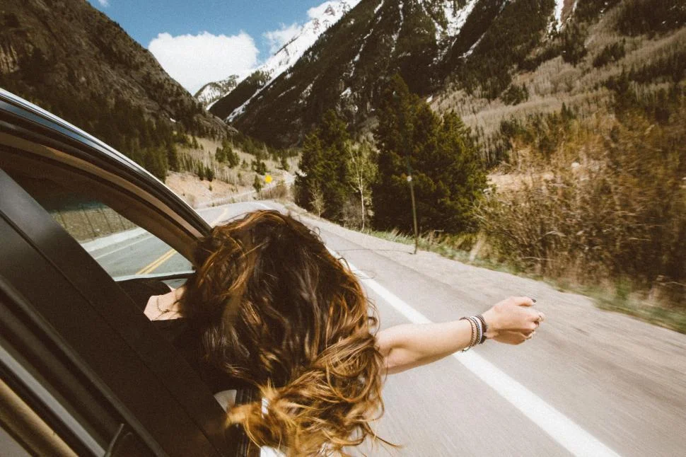 Road trip en été : checklist complète pour préparer sa voiture avant le grand départ