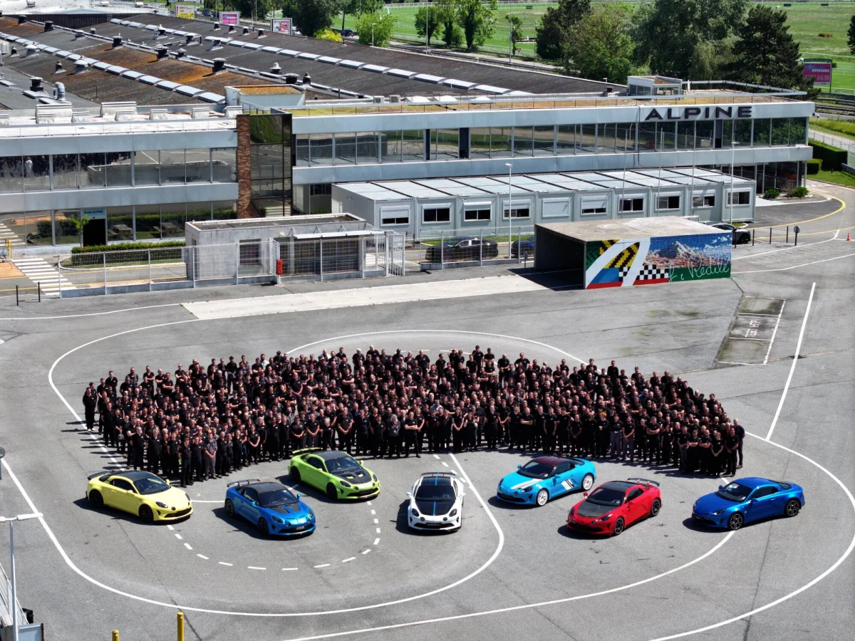 Après 28 701 exemplaires, l’Alpine A110 mk2 cède la place à la version électrique à Dieppe