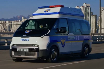 Kia PV5 : drone et IA, le futur du véhicule de police 100 % électrique est là