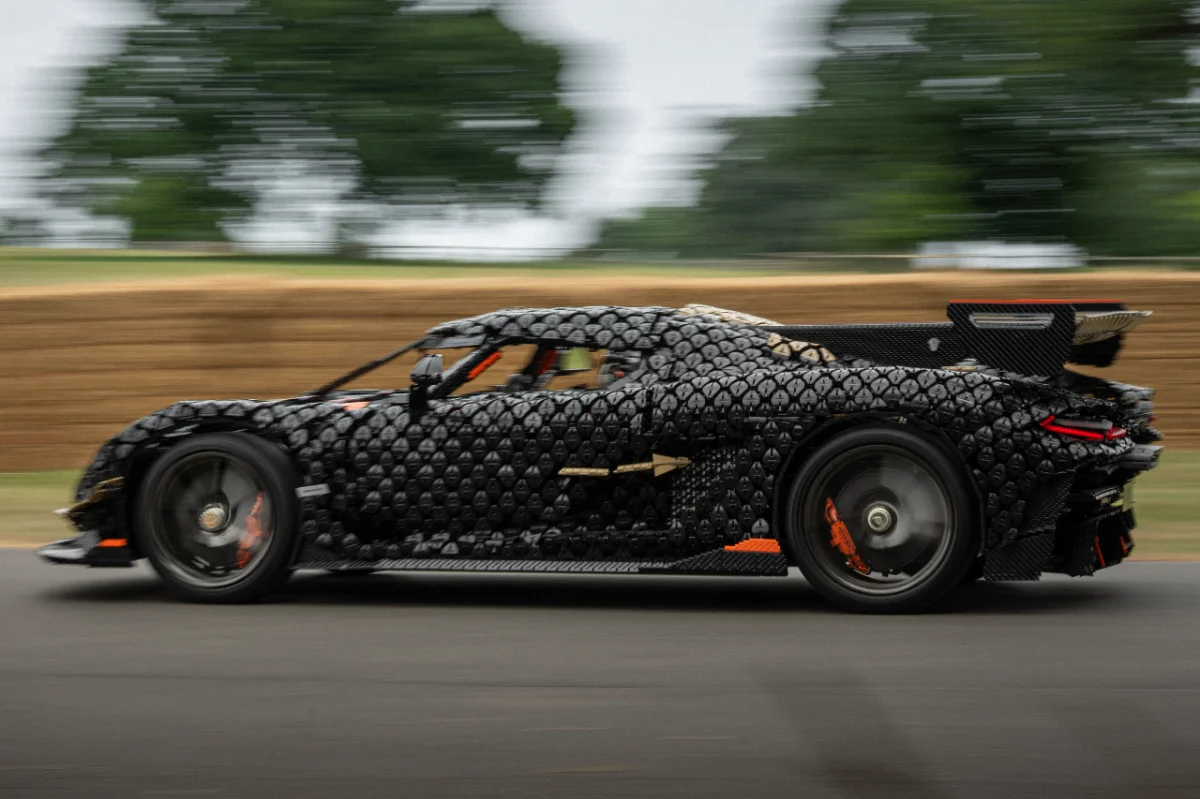 Vidéo : 111 km/h pour la Koenigsegg Sadair’s Spear 1:1 en Lego à Goodwood