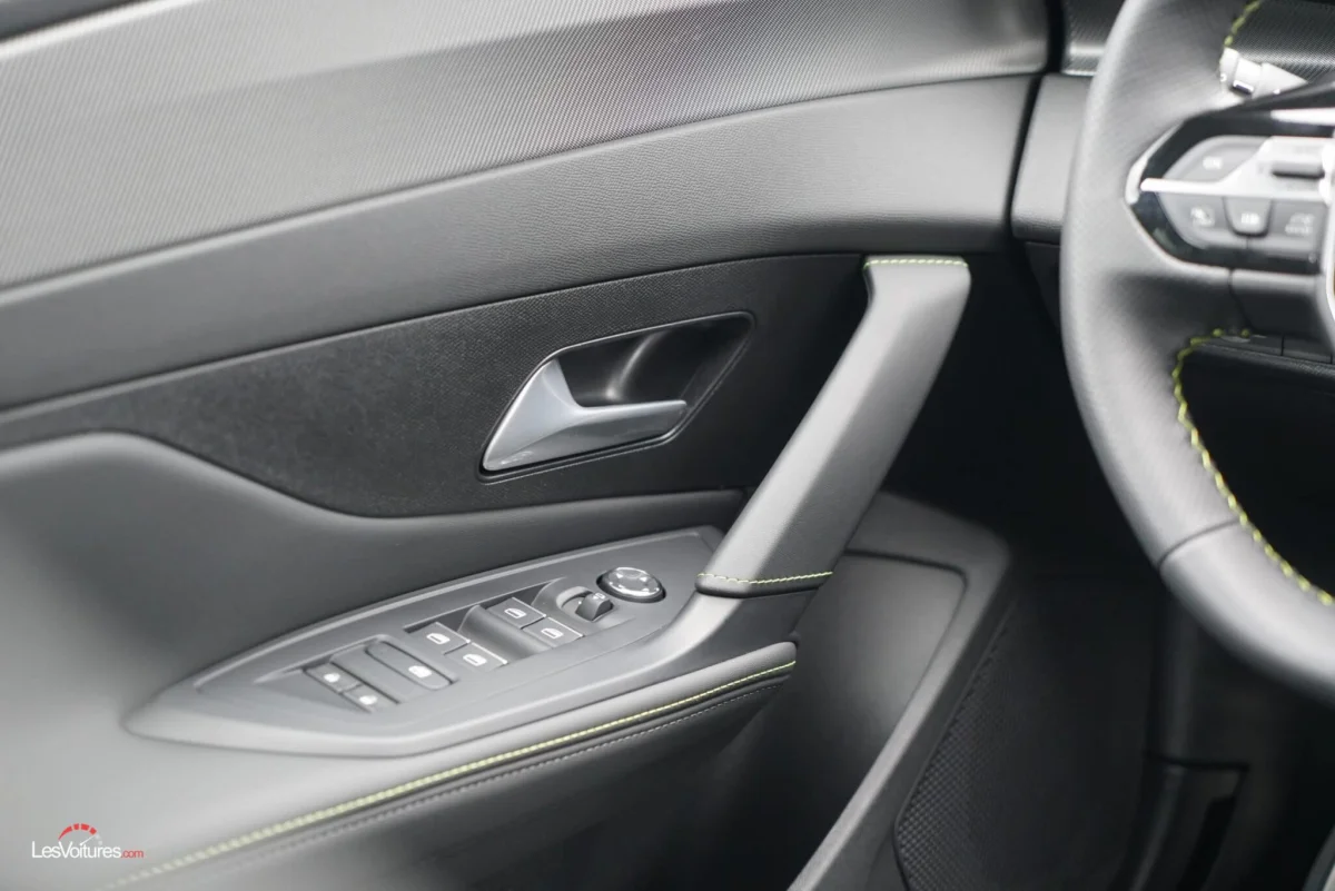Peugeot et DS Automobiles : rappel explosif, vos portes peuvent se verrouiller en pleine canicule