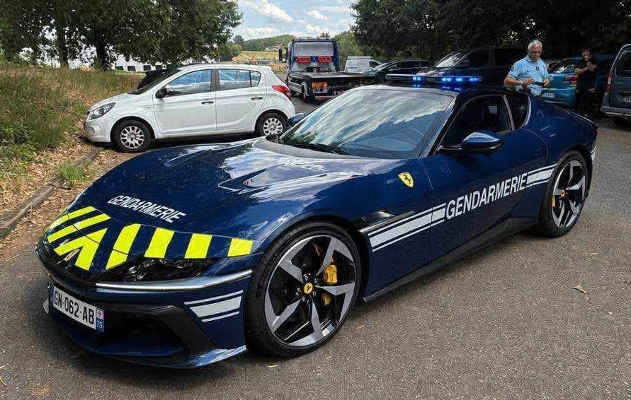 Ferrari 12CiIlindri : la Gendarmerie aurait‑elle vraiment sa supercar de 830 ch ?
