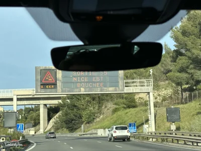 Départs en vacances : l’art de voyager serein en anticipant le trafic sur l’autoroute